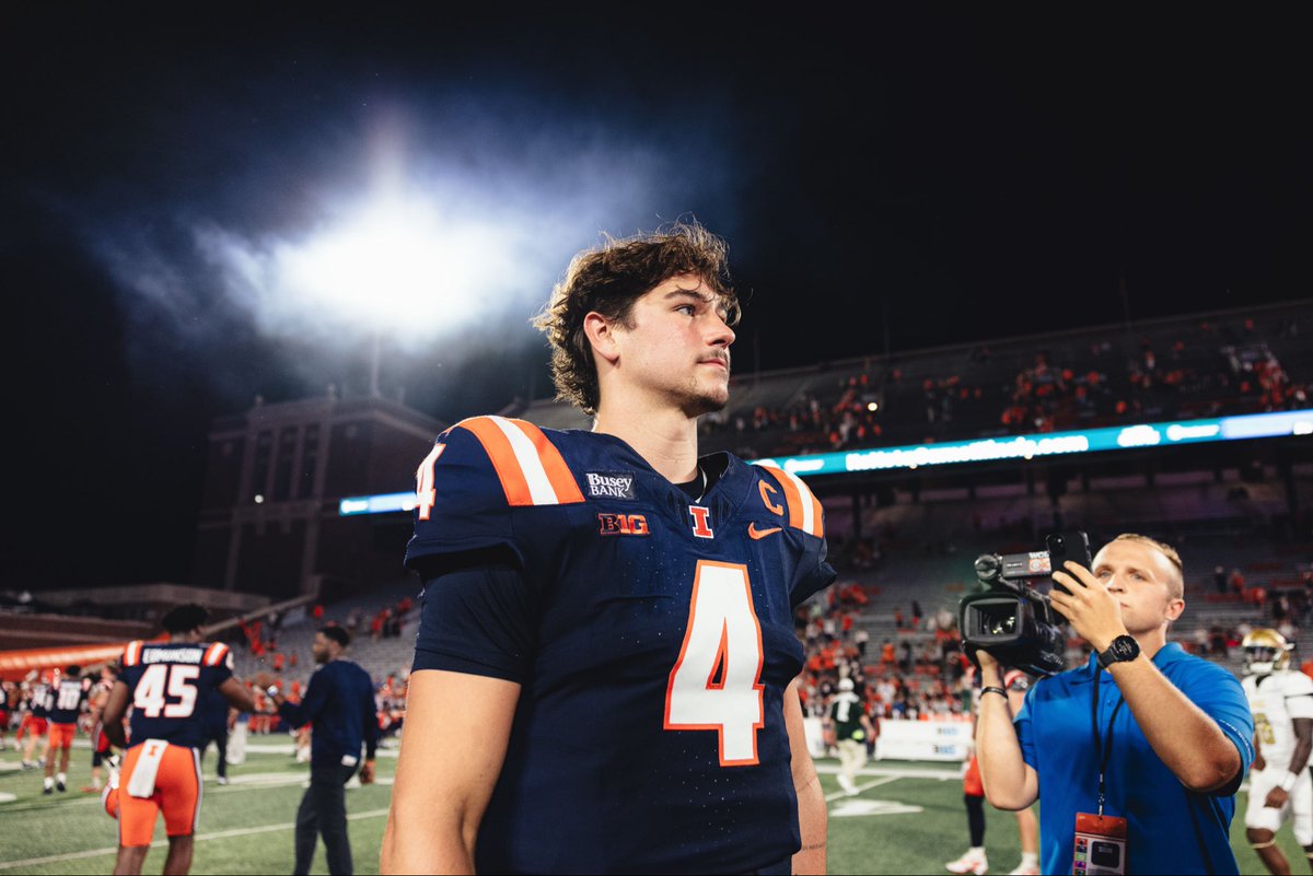 B1Gfootball's tweet photo. A 42-23 @IlliniFootball Week 1 W is in the books 📚 https://t.co/nzM3YYHnEb