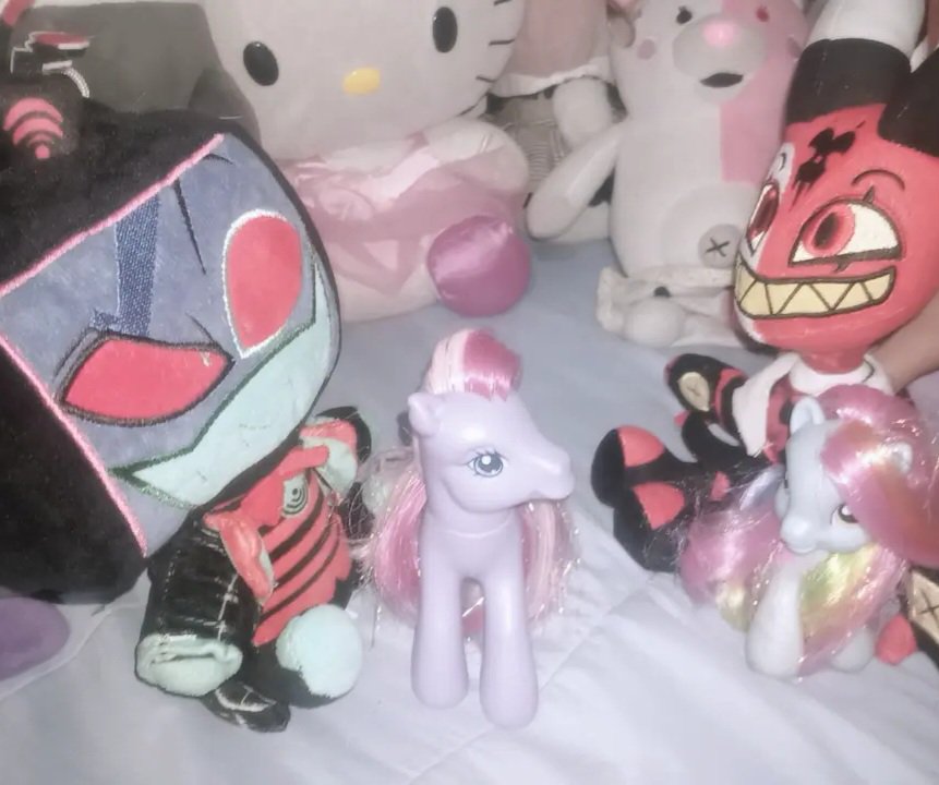 SpikeTvs's tweet photo. Blitz and vox playing with g3 ponys :3 https://t.co/Ob6d1jcwhB