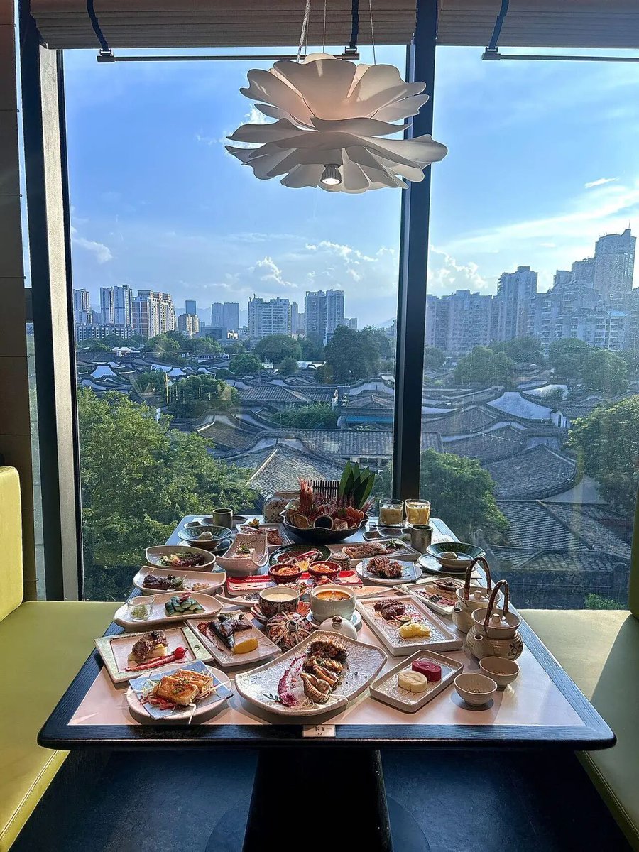 HomyGulou's tweet photo. In Gulou, #Fuzhou, half is a thousand-year-old poem, and half is the breeze of modernity. #Fujian @GoJiangsu @NingxiaCN @i_hebei @Xizang_Today @HunanTimes @Chengdu_China @MetaGuangdong @MeetJiangxi @ExploreGansu https://t.co/6mHDYyh2DU