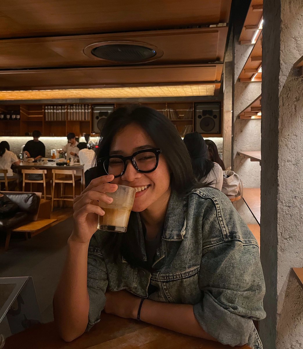 maxsherrr's tweet photo. [QUEER FRIENDSHIP APPLICATION] 
name: aksel 🦦
age: 22
occupation: MAHAsiswa yg nyambi bikin kopi
zodiac: cancer juni:3
height: 163kwh
hobby: listening to music, watching movies, jim, sports, NATUREE
fun fact: i physically cannot go a day without a gimmick☝️🤓 n i LOBE paramore https://t.co/ZEgQHRUFAM