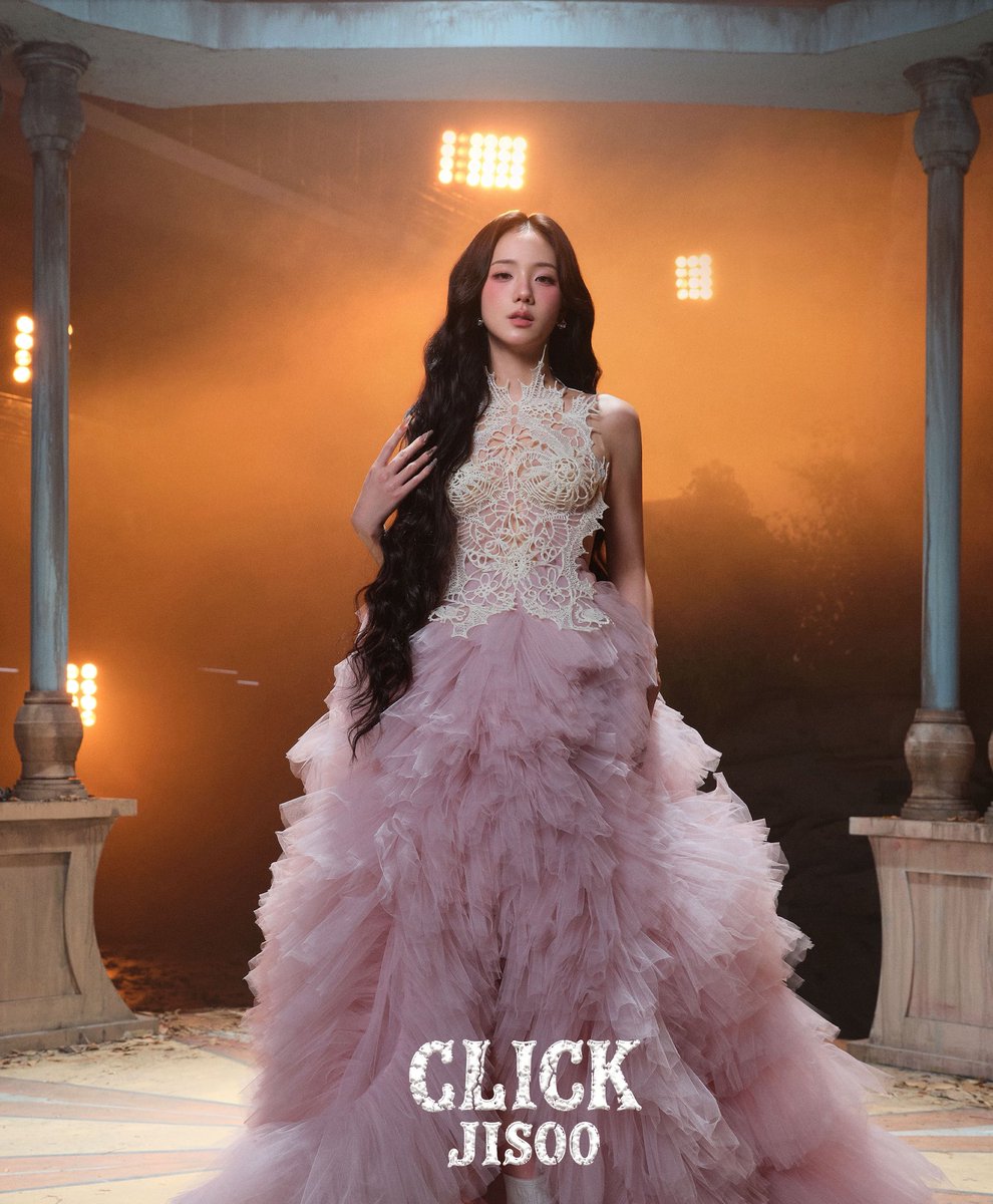 PeachyyyChu__'s tweet photo. 🎠🎪CLICK🐻♥️

#JISOO #CLICK #지수 https://t.co/09tWTEkaof