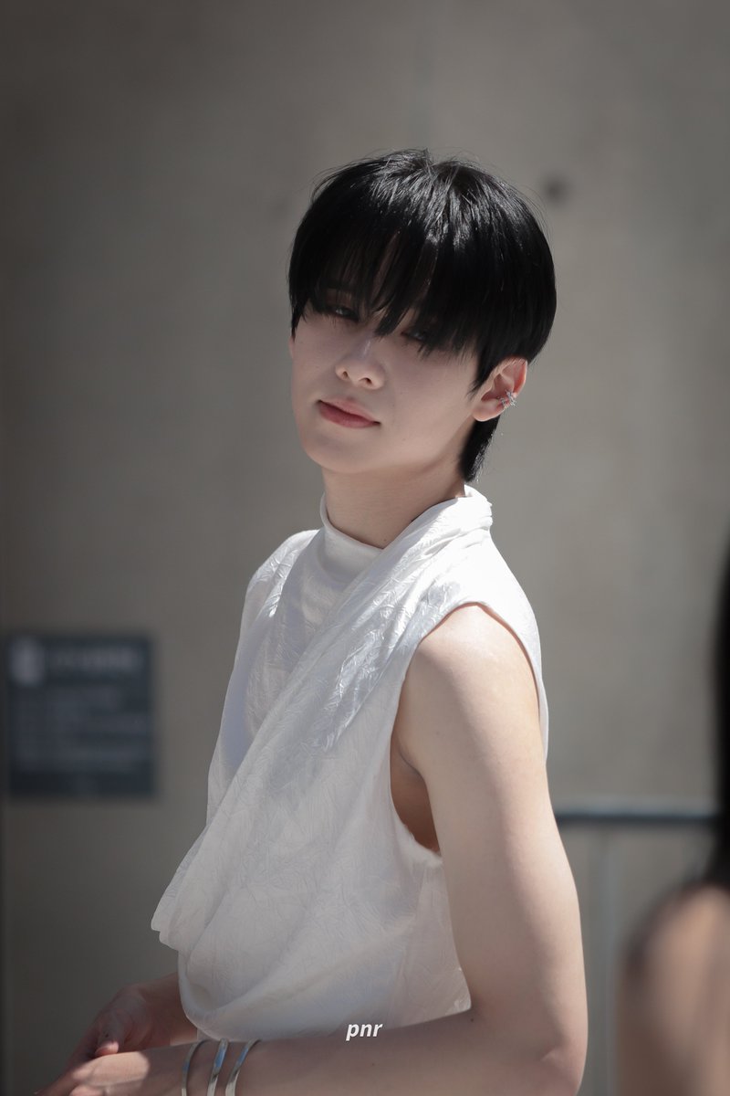 pnrplai's tweet photo. โมเดลตัวท้อปปปปอะเนี่ย♡

@ohmkrit 

TAILORED FOR NET &amp; OHM
#caruso27SSxOhm
#caruso 
#seoulfashionweek2027ss
#ohmkrit https://t.co/61Sct2KjuM