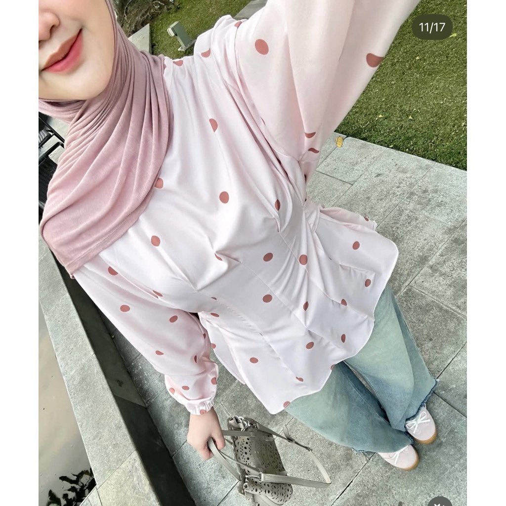 matchakidxriz's tweet photo. blouse yang keliatannya simple, tapi pas dipake langsung bikin outfit lebih manis 🥹🤍 motifnya juga nggak terlalu rame, jadi gampang dipaduin sama bawahan kaya rok atau jeans https://t.co/iJVtELC6Su