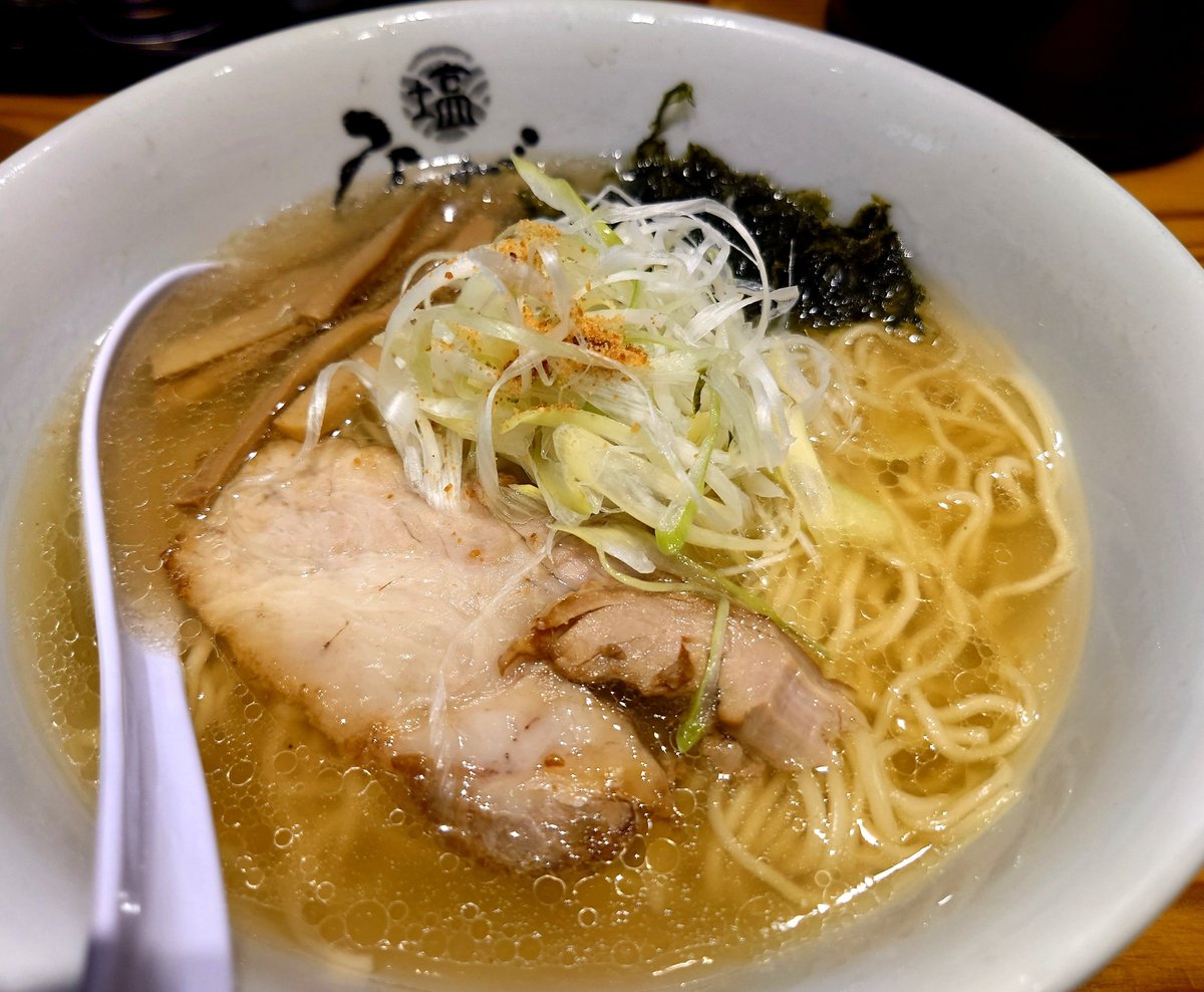 White_Hoppy_'s tweet photo. ひるがお 人形町店
https://t.co/HepqS9yKyA

本日のランチ
塩らーめん

せたが屋系のこだわり塩らーめん
これは美味い！

#せたが屋 #ひるがお #塩らーめん
#塩ラーメン #人形町駅 https://t.co/y4sLZ7NqWr