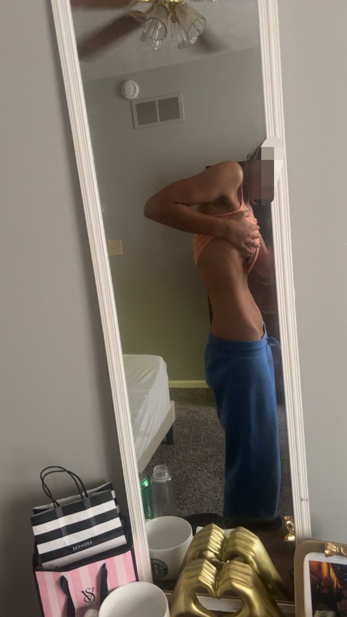 poundsscake's tweet photo. yet I try to convince myself it’s not that deep 🥲 https://t.co/JdsmPRQM37
