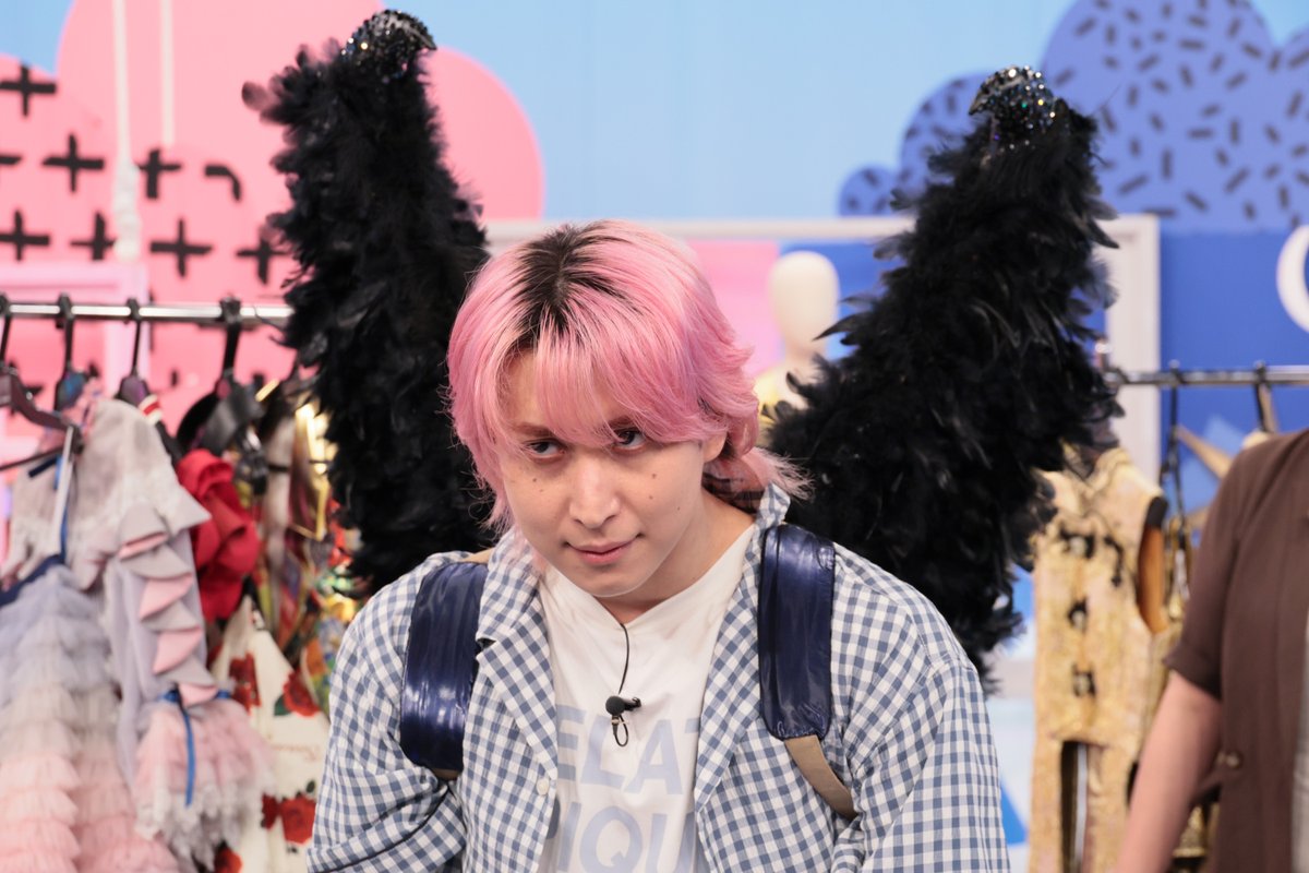 nittele_ntv's tweet photo. 5日(土)の放送では
"ステージ衣装"の世界を深掘り！

SUPER EIGHT・安田章大
=LOVE・大谷映美里
振り付け演出家・竹中夏海さんが登場

佐久間大介(Snow Man)💬
"自分たちにとってもアイドル衣装って
アイドルのスイッチですよね"

🗓️毎週土曜夜11時30分
『#サクサクヒムヒム』
https://t.co/IR48G5Hndi https://t.co/ZPKSRgNs1k