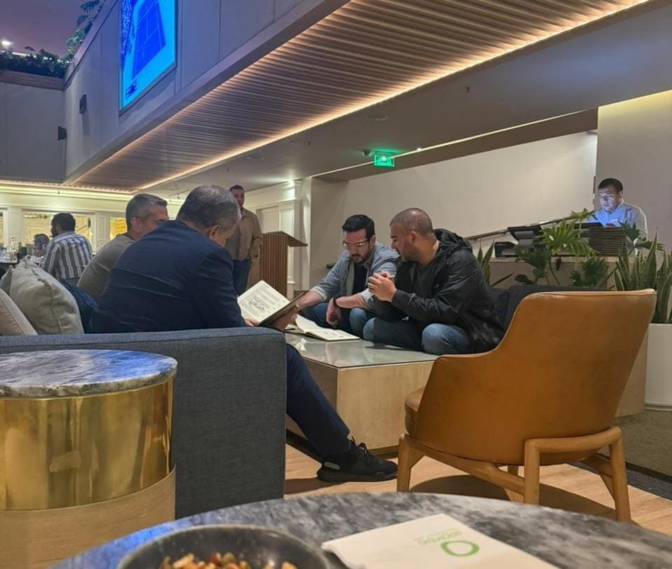 RAlvarezDelgado's tweet photo. ¿REUNIÓN DE PRIFUGOS

EN ESTÁ FOTO, AL MENOS HAY 70 AÑOS DE PRISION Y ALGUNOS MILES DE MILLONES DE HURTO

¿Por qué son mal pensados? Se reunieron para leer la biblia y convertirse al buen camino porque están en la verga!! https://t.co/1aWyz6lMDs