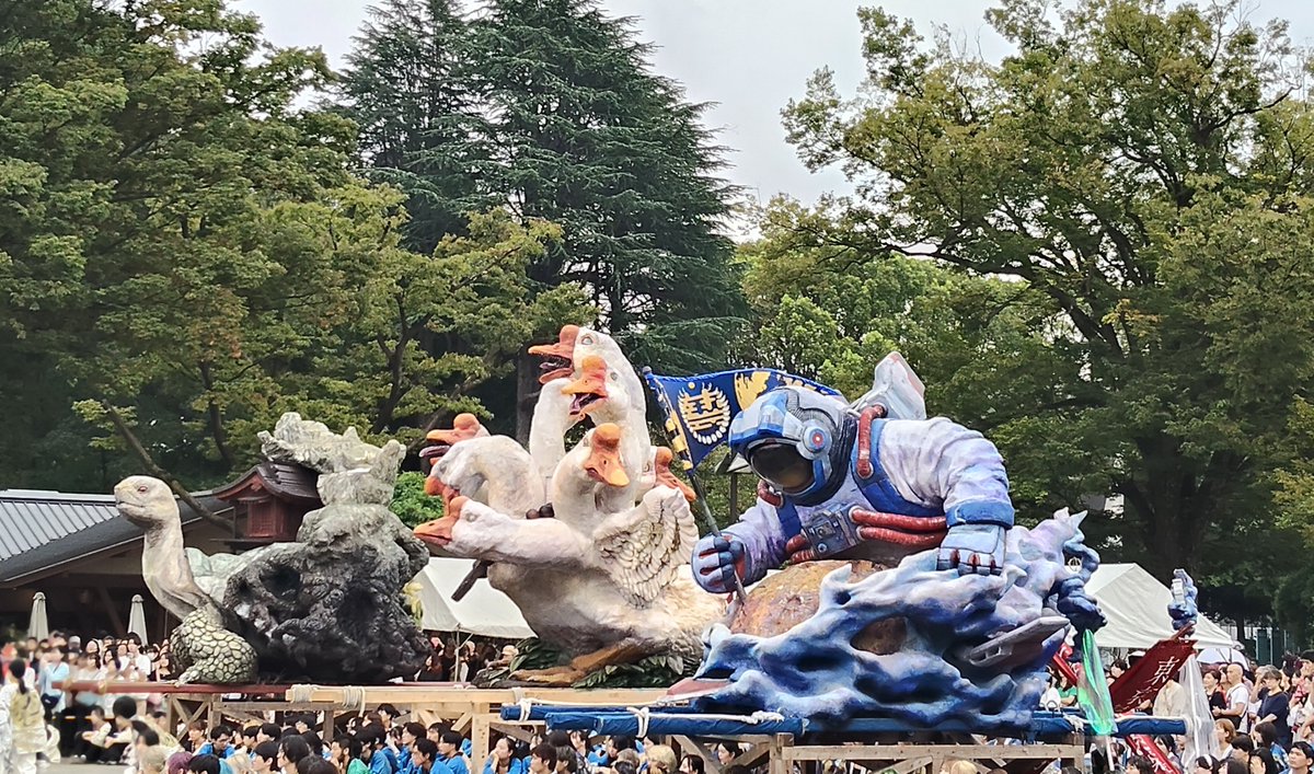hashibiroman's tweet photo. 藝祭＠上野の東京藝大☺️

・本日午前に参上
・初日にしては意外に混んでる😳
・お神輿披露＠上野公園も人だかり
・アヒル神輿が強烈な印象
・アートマーケットも絶賛混雑
・美術展示は素敵な作品盛り沢山
・事前の食料調達は重要
・藝大アートプラザも必見
・溢れる才能、眩しすぎ

今年もとても良い☺️ https://t.co/RBuNMvg9Fn