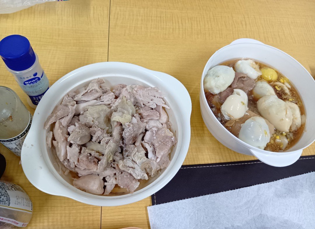 axis_sagamihara's tweet photo. 今日は肉フェスが行われました！ホットドックや白鶏(バイジー)等、様々な肉料理が並びました。 https://t.co/jCJtplxDS8