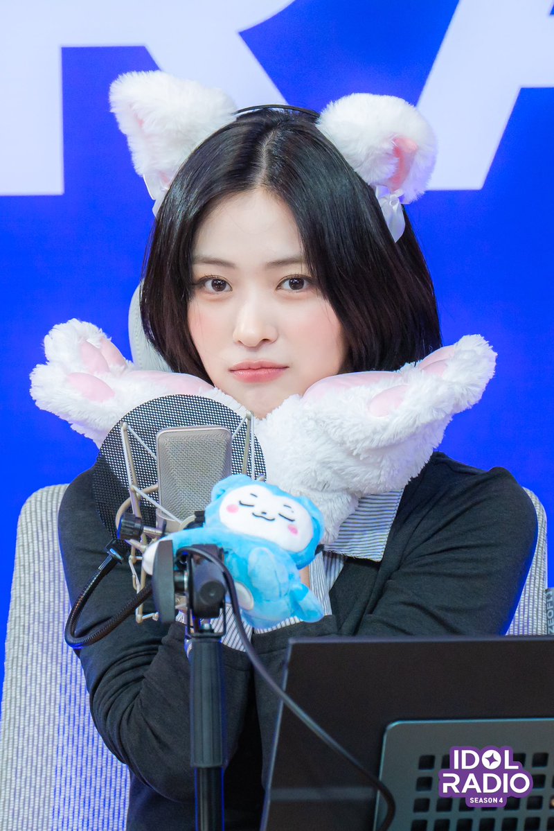 idolradiokorea's tweet photo. [#아이돌라디오4 앨범 260901]

📸EP#245 [쏘씬 발언] 요즘 대세는 넥스지 쏘씬🥫 (스페셜 DJ 류진)

아돌라에 스디로 오랜만에 방문해 준 류디!
그냥 존재만 해줘도 행복하지만,
춤 춰줘요 고양이 해줘요, 요청 다 들어주고
후배님들 편하게 해주고 싶어서 고민하고..!
역시 류디는 정말 좋은 사람....🩵

떨린다는 사람치고 
너무 잘해버린 것 또한 류진 코어✨

@ITZYofficial

#MBC #IDOLRADIO #아이돌라디오 #있지 #ITZY #류진