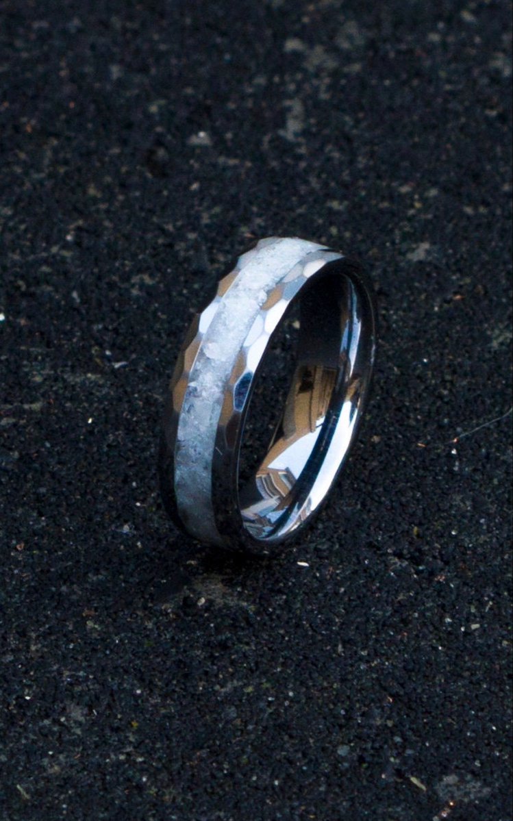 downs_aaron's tweet photo. Lost my wedding ring enjoying the concert so much. Please share if anybody finds it 😵‍💫 @kanyewest  @SoldierField  @kanyestreams1 @WestSubEver @ChicagoBears @anybody @BigSean @2chainz @1future #Ye #Soldierfield #yeliveinsoldierfield #chicago #bully #share https://t.co/oafgIu5uM0