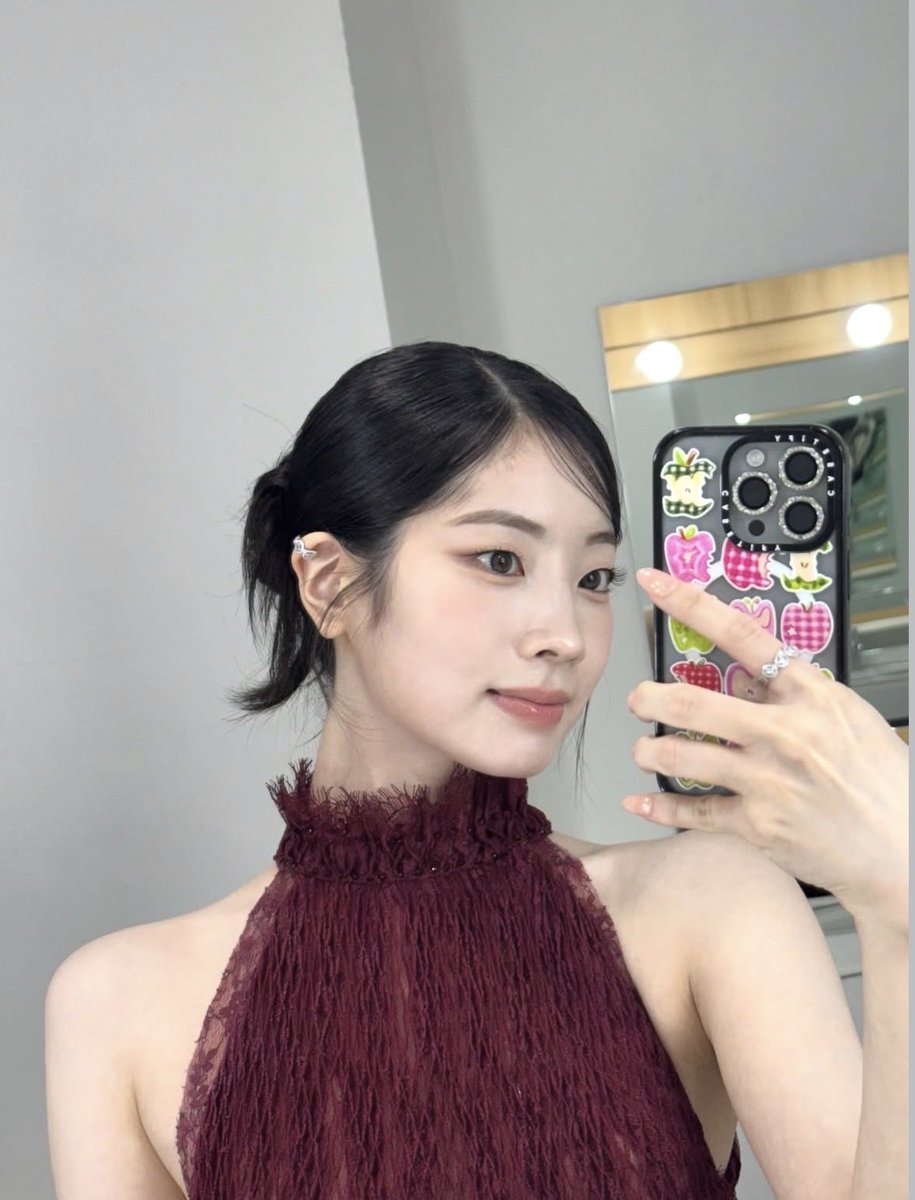dubu7_ONCE's tweet photo. 画面越しだけど久しぶりのダヒョンちゃんに涙

赤いドレスもすごく似合ってて､とっても綺麗なお姫様（ ; ; ）❤️
直接会いに行きたかった😭
もし機会があれば次こそ、、！

お疲れ様でした🍀

#DAHYUN #다현　#JIMFF #보고있나김다현 https://t.co/ntfKgtJM71