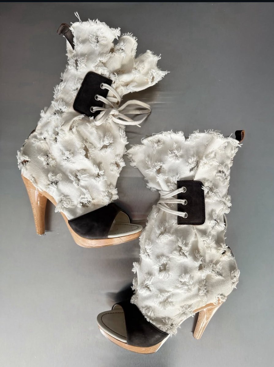 bleachedfrontal's tweet photo. Mariah the Scientist wearing the Vivienne Westwood Spring 2009 tattered wooden platform heels https://t.co/9kPmFJZ1HE