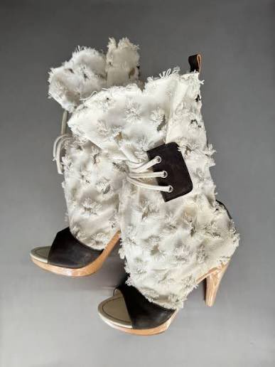 bleachedfrontal's tweet photo. Mariah the Scientist wearing the Vivienne Westwood Spring 2009 tattered wooden platform heels https://t.co/9kPmFJZ1HE
