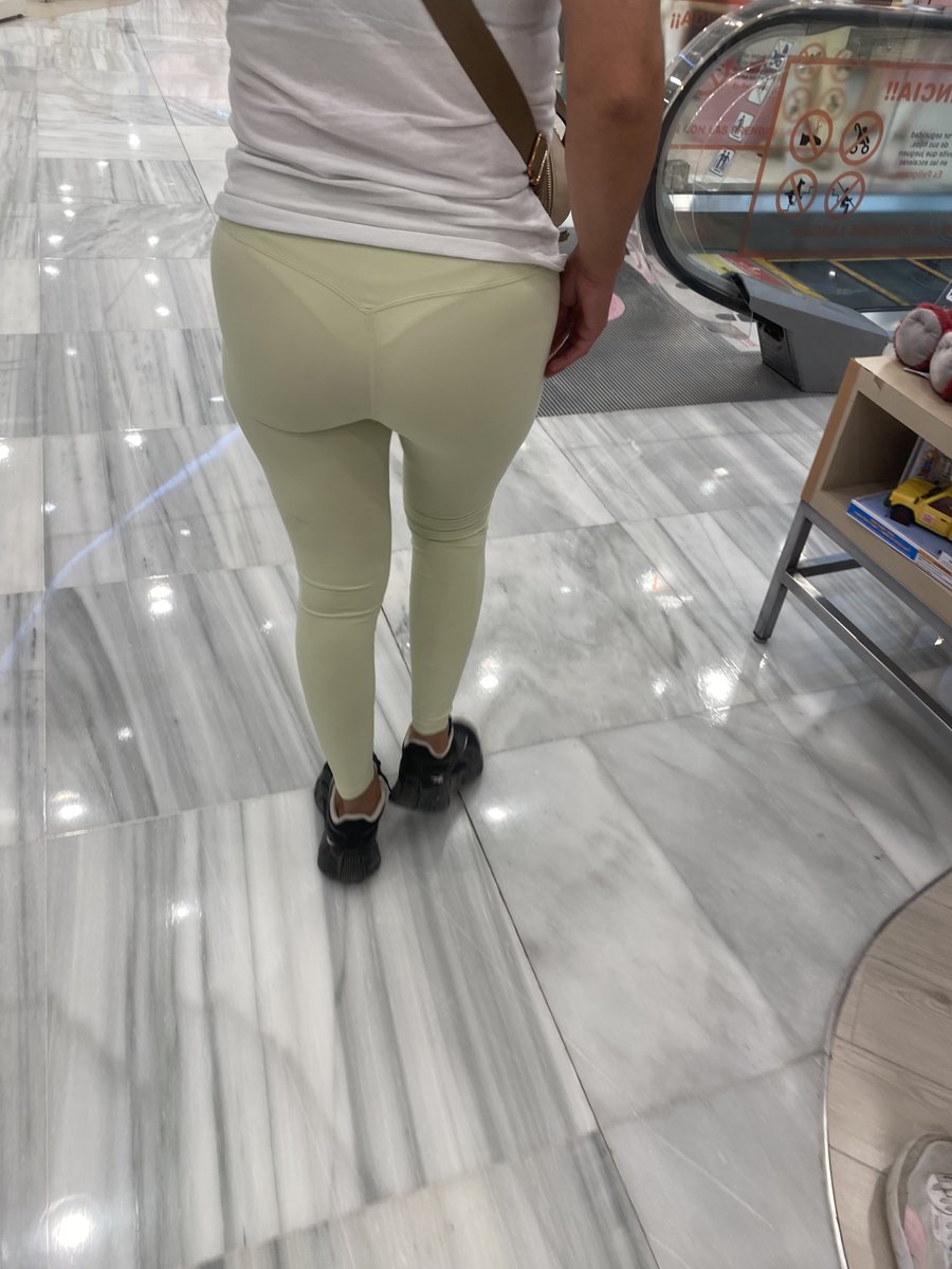 chaparritasex13's tweet photo. De compras https://t.co/KTicaoof6l