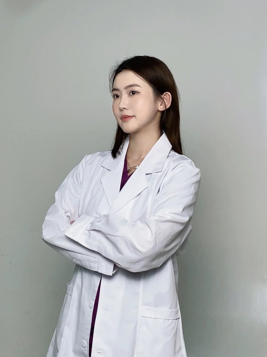 Chandan57054824's tweet photo. 95年女医生，鼓起勇气第一次在 X 发正面自拍，真心希望能收获善意与欣赏，
听说X都是性压抑的人来释放的 其实我也是  但是不知道会不会有人喜欢我这款的～ https://t.co/SHASduAkgu