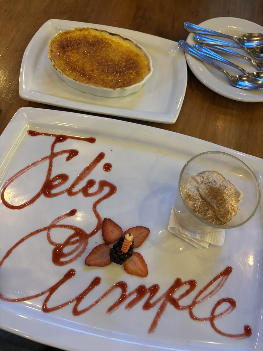 vassstii's tweet photo. “Como te traten es tu cumpleaños es un reflejo de cuanto te quieren”

Hoy me sentí demasiado consentida y querida 😭❤️ https://t.co/xW2wSsLSsn