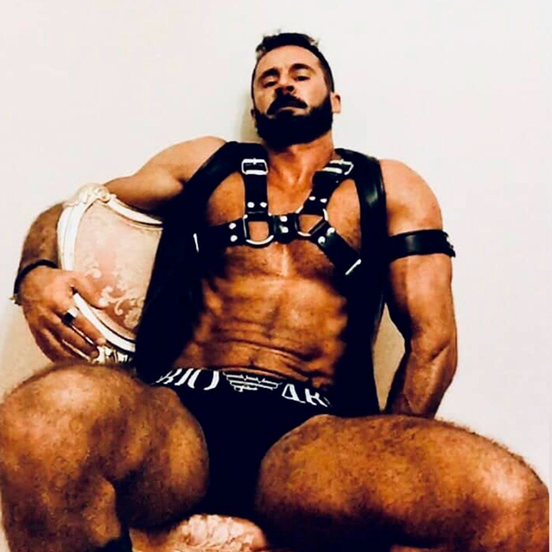 VaqueritoImagen's tweet photo. IG: @iron_wal en FUERA DE SERVICIO

#ellibrovaquero #gayméxico #gay #gaystories #gaycowboy https://t.co/mGi6z0xNan