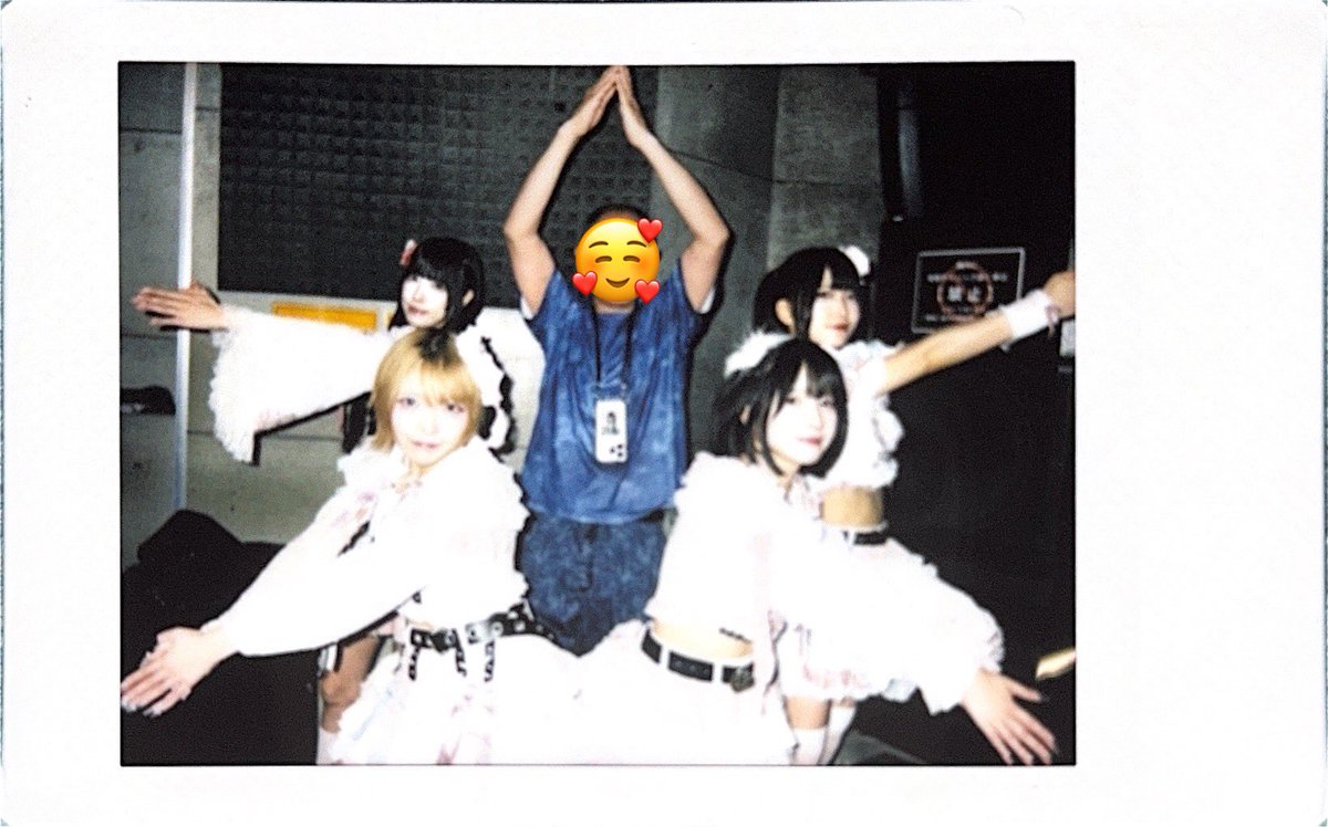 takaharu_kmyd's tweet photo. 2026年9月3日(木)
Zirco Tokyo
『冠Fes-カンフェス-』
MiiS指名入場特典で大きな星⭐️集合チェキ頂きました。
#MiiS
#氷菓澪
#みおっち育成計画
#MiiS1105BLAZEワンマン
#蒼夜さん顔屋さんトキメキ屋さん
#まよまよにしてあげる
#みおっち育成計画
#ゆめちゃんいちばんぼし https://t.co/q9ahrfFM4r