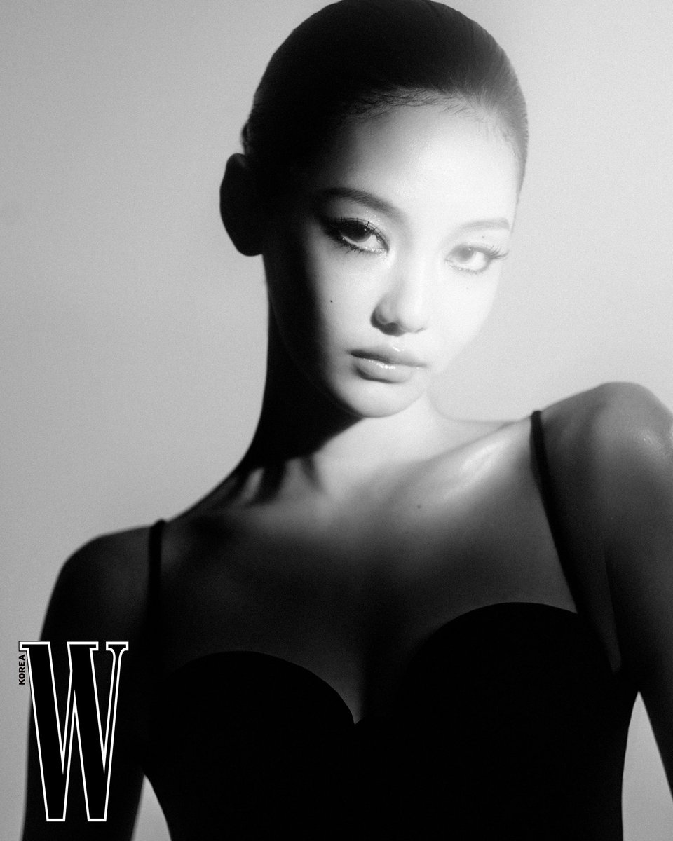 yizhuo1st's tweet photo. #NINGNING for W Korea Beauty Digital Cover featuring Byredo https://t.co/WCEtGeWIYE