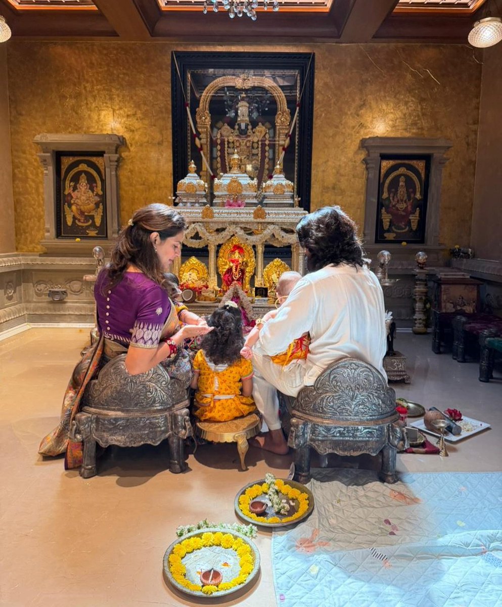 TweetRamCharan's tweet photo. Hare Krishna ❤️🦚🪈
@AlwaysRamCharan @upasanakonidela https://t.co/H2Ff3BjetO