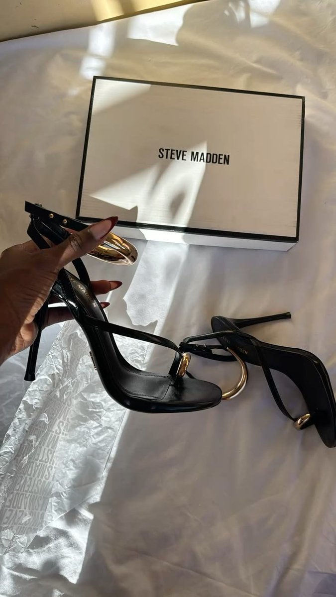 onetruelave's tweet photo. there's always place for a pretty black heel in the wardrobe https://t.co/RWtDmwWq7g