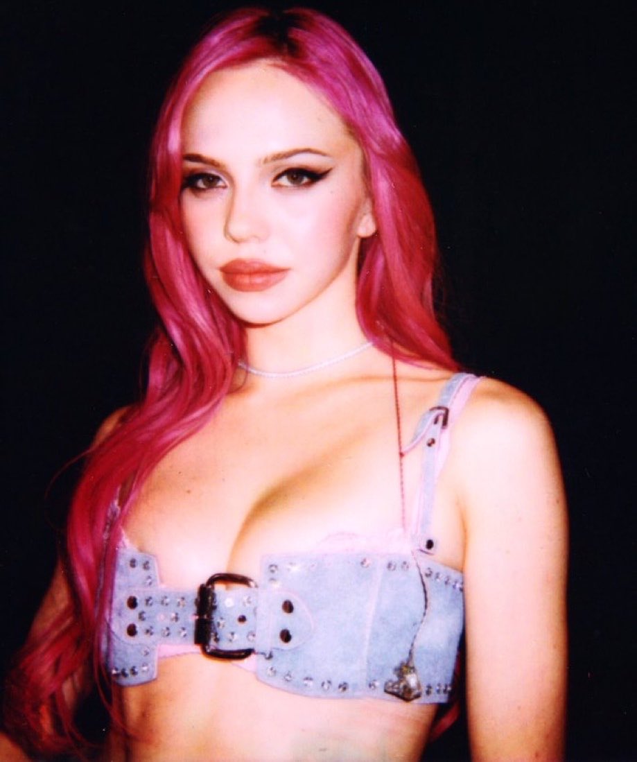 spinninangel's tweet photo. face of a girl who JUST released album of the year https://t.co/o7FIVwLIhS