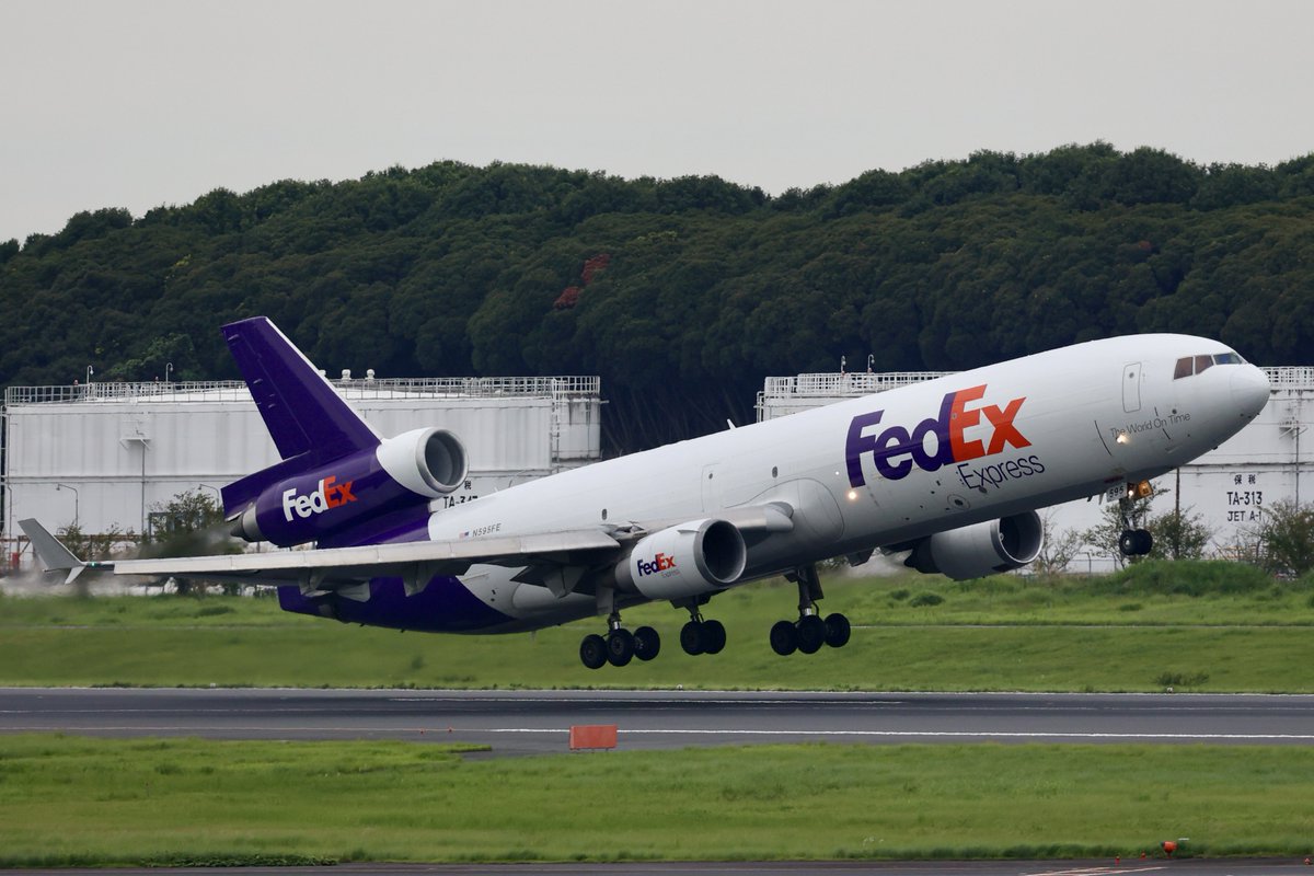 A350xwb1's tweet photo. 2026/09/04 RJAA/NRT
FedEx Express 
McDonnell Douglas MD-11(F) N595FE
FX9082 NRT-SIN

2025/11/08より成田に停留中だった595が300日ぶりにフライト　成田では格納庫に入りエンジンの取り外し作業なども行われていたようで機体も万全の体制になったようです
それではまた成田で https://t.co/RBJpYEu56h
