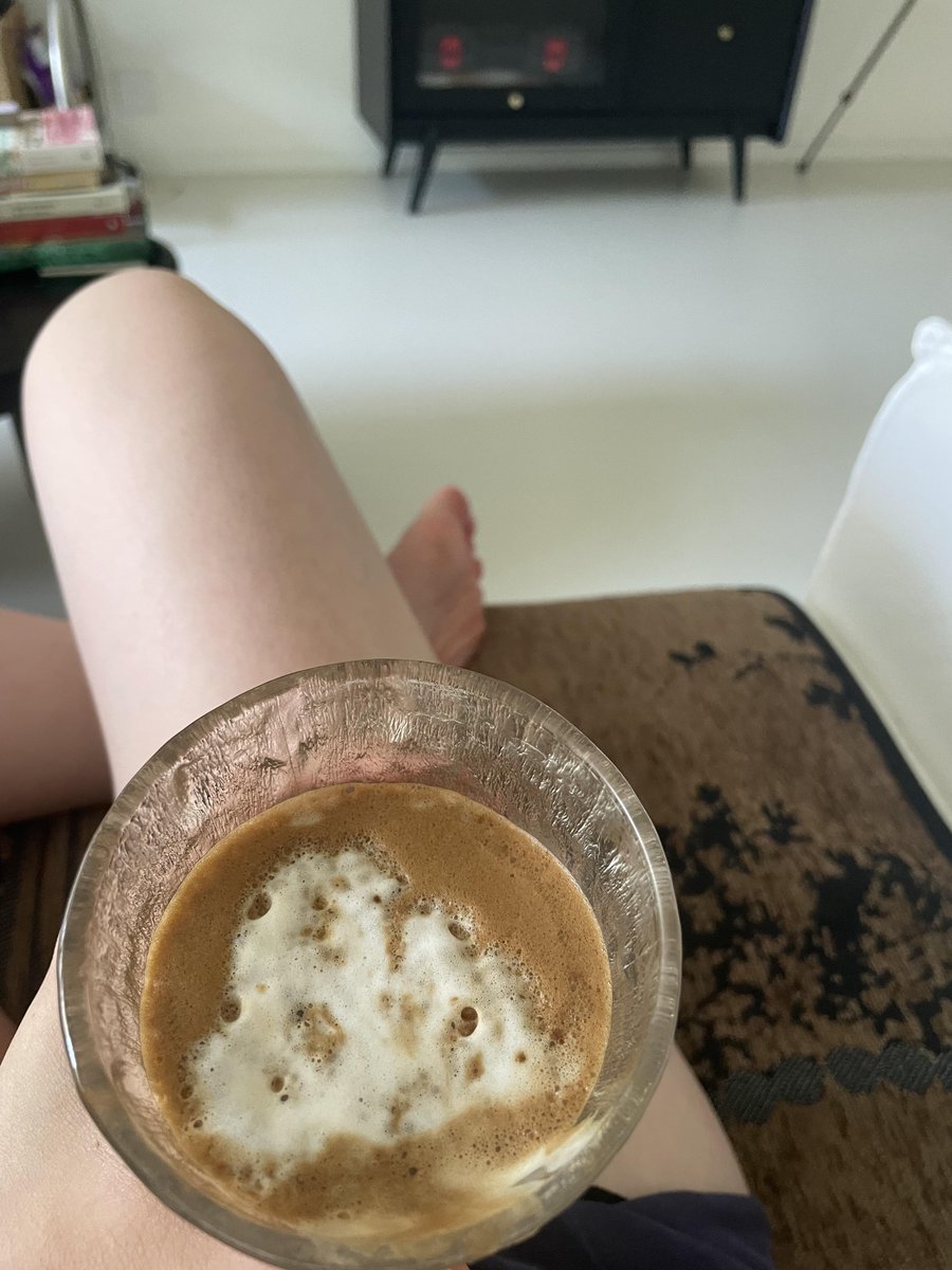 MmeeCxc's tweet photo. カップの中でぷくぷくと泡が立つのを見ながら、もう気持ちは明日の週末の予定へ飛んでいます…… https://t.co/WM7fL0cjqP