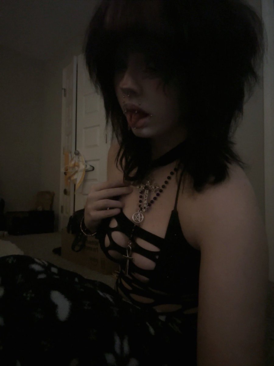 gvt_me's tweet photo. bunnies first #nsfwtwt intro !! 🐾

✧∘* ೃ ⋆｡˚.

#intro #nsfw #seller 
ʚ a little about your new bunny! ɞ

♡ 18f 
♡ sub++
♡ soft&amp;hard kinks
♡ selling offers and exclusive personal content
♡ dms open

「 #petplay #moothunting #bunny 」 ୨୧ https://t.co/Z21R6tetRu