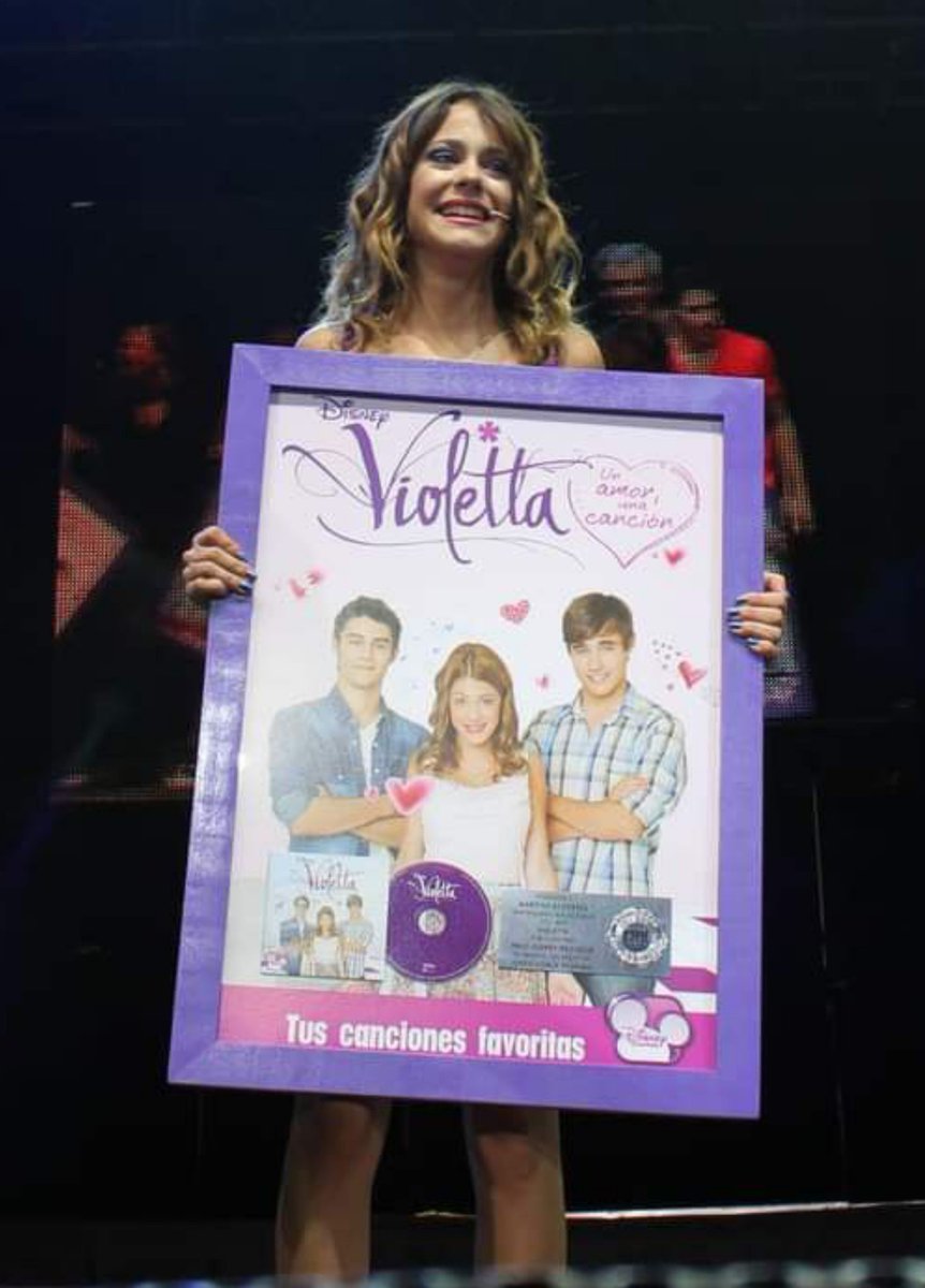 tttstoesselglow's tweet photo. siempre con vos tini 🤍 y por muchos años más https://t.co/KZG8uufBMf