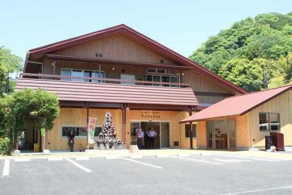 mlit_yokokoku's tweet photo. #松田町 の「#やどりきテラス清流の里」が、本日新たに #道の駅 として仲間入りしました！
🌲豊かな自然 ♨️サウナ付き温浴施設 🥾ハイキング..魅力いっぱいのスポットです！
今回の登録により、神奈川県内の道の駅は 計6駅 に🚗✨
皆さんもぜひ訪れてみてください😊
@MatsudaExpress
#横浜国道事務所 https://t.co/3NpRAXiZtN