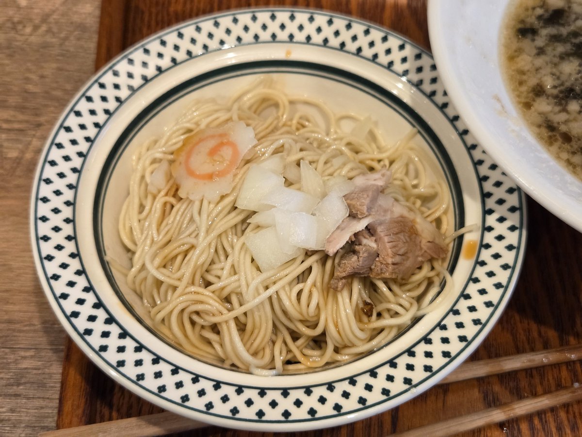 ui_meal's tweet photo. #しぐれぬい とラーメンデートしてきました！
 #推し活  #ぬい活  #ラーメン  #三軒茶屋 https://t.co/HZ5UlP4NBM