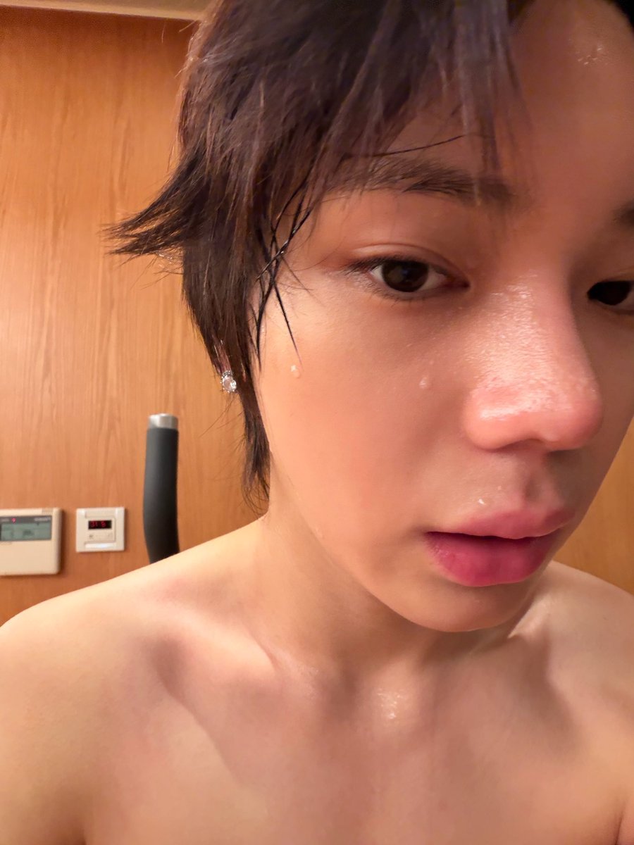 oyulvr's tweet photo. this genre of ohyul selfies https://t.co/wlSEf2QreT