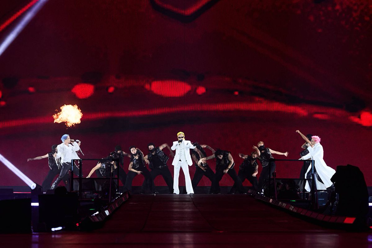 aegpresentsasia's tweet photo. Counting down the days till we see BIGBANG live on stage! https://t.co/rLCVOdggQN are you ready? 👑💛🌟✨

🌐 Singapore
📅  17 & 18 October (Sat & Sun)
📍 National Stadium

Photo Credits: YG Entertainment

#BIGBANG #COSMOS_WORLD_TOUR #COSMOS_WORLD_TOUR_IN_SINGAPORE #BIGBANG_IS_BACK #20thAnniversary #YG #AEGPresentsAsia