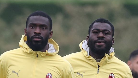 garante_il's tweet photo. Anche in futuro se ci saranno elementi considerati non funzionali, la linea sarà la stessa usata per Tomori, Fofana, Nkunku e Gimenez ovvero non lavoreranno più col gruppo. Fofana si è convinto ad accettare il Siviglia perché ha capito che sarebbe stato in tribuna

@Gazzetta_it https://t.co/48q2AAoR5r