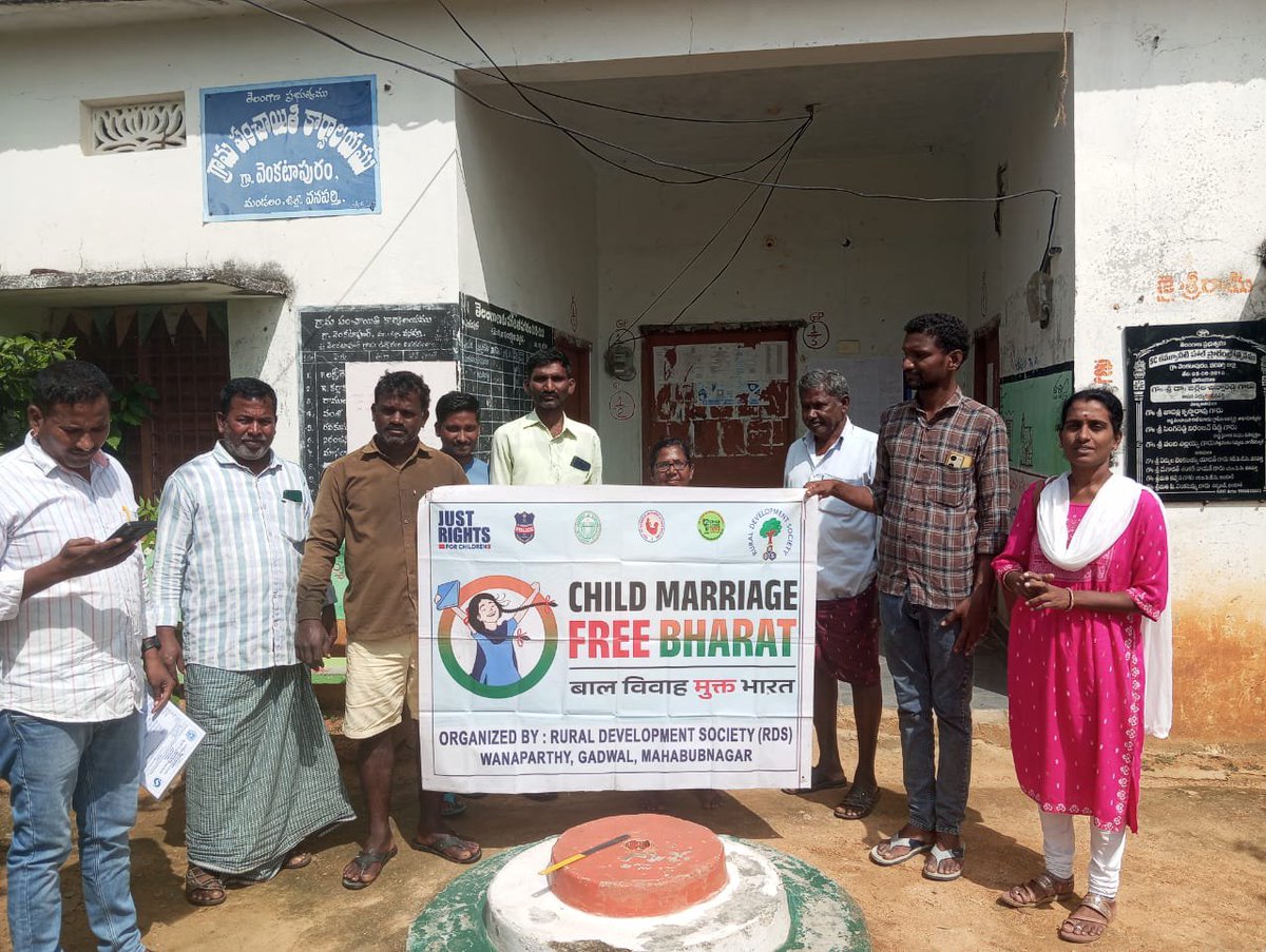 KDivya340790's tweet photo. #ChildMarriageFreeWorld
#ChildMarriageFreeIndia
#JustRightsForChildren 
Child marriage free Bharath Awareness campaign conducted  at gram pnachayat level  by RDS wanaparthy. https://t.co/PMzIQ6fs2C