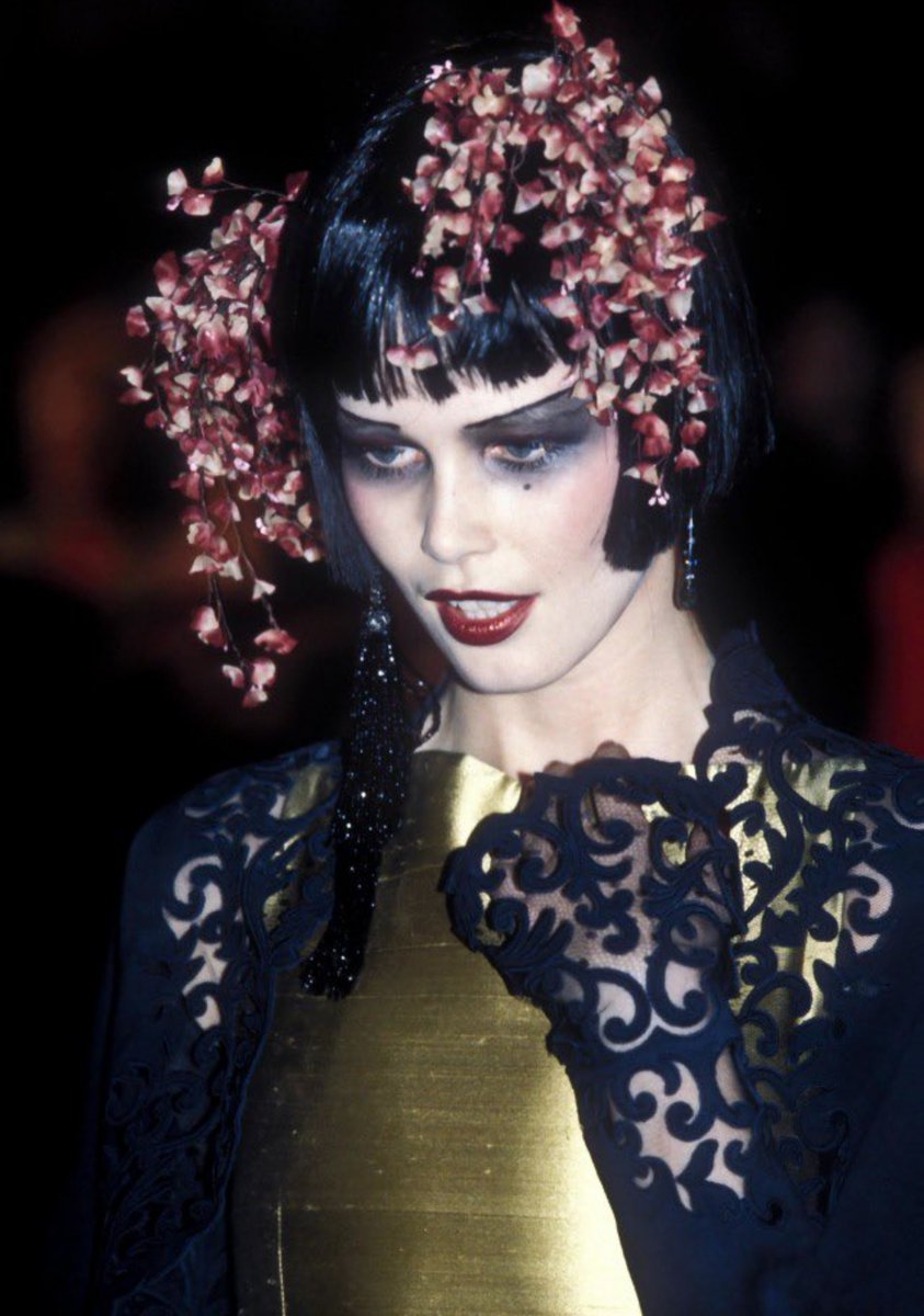 archive09_jpeg's tweet photo. Claudia Schiffer for Christian Dior – Spring/Summer 1997.

Makeup by Pat McGrath. https://t.co/4VzDqlIEdC