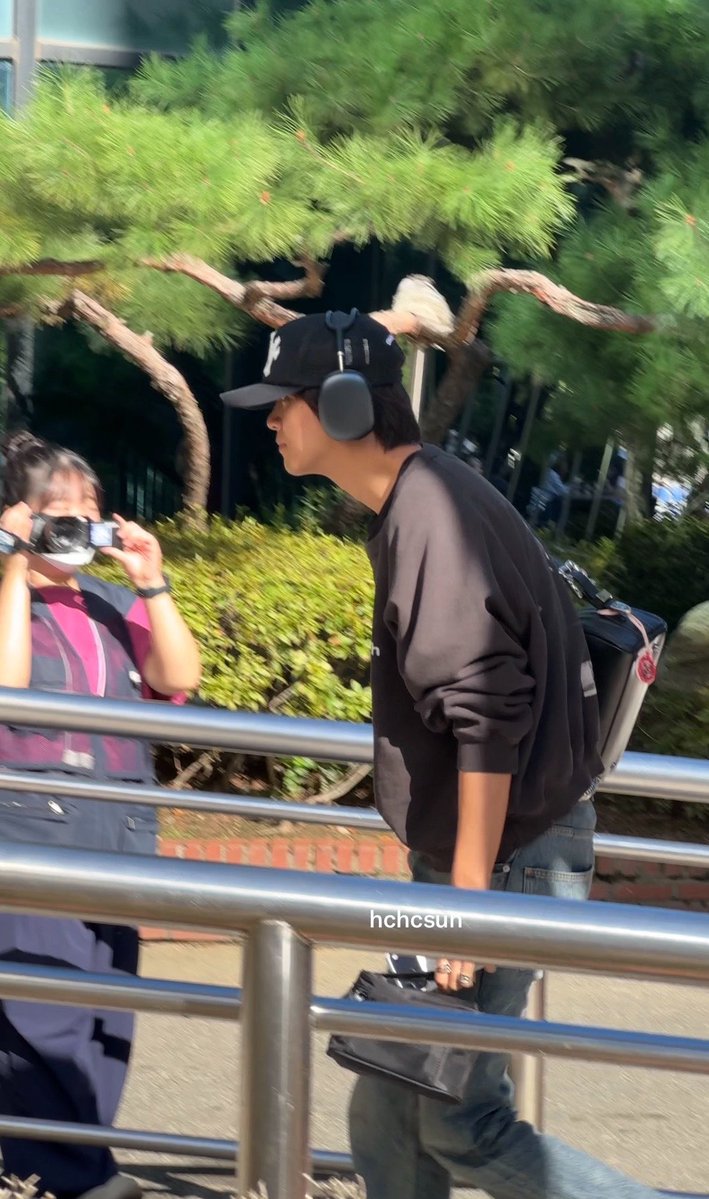 haecrumb's tweet photo. haechan emang permasalahannya di kebiasaan dia bungkuk yaampun sayang https://t.co/LoWINfQqMY