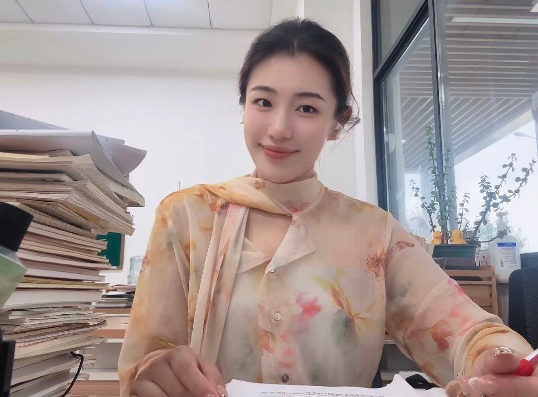 bblybbsouihu's tweet photo. 暑假已经接结束了，那你们什么时候找老师报道呢？？？ https://t.co/21TjgPFKYp