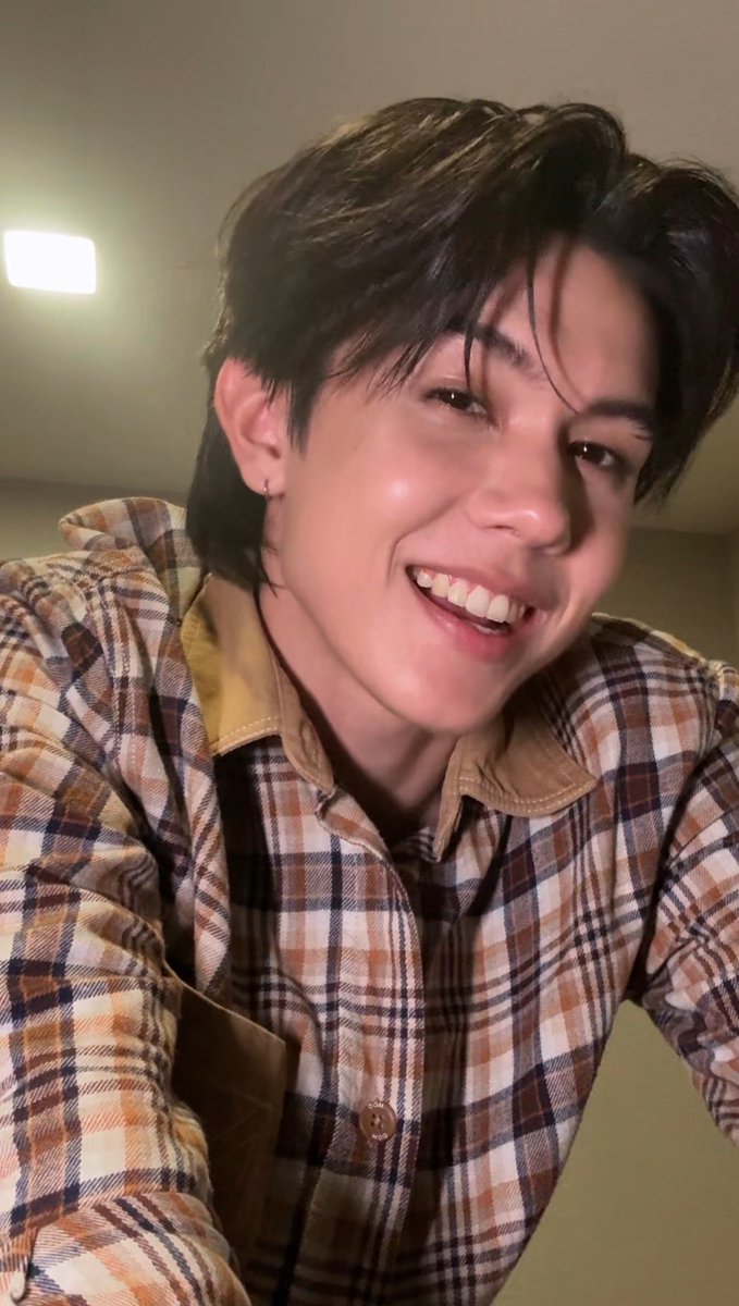 icewithchuu's tweet photo. ใครไม่ดีพอไม่รุ้ แต่พี่ฝรั่งใส่แว่นยิ้มหวานดีที่สุดในโลกเยย แว่นมานี่เร็วๆ ! 🫠 https://t.co/u3uDmS8Ous