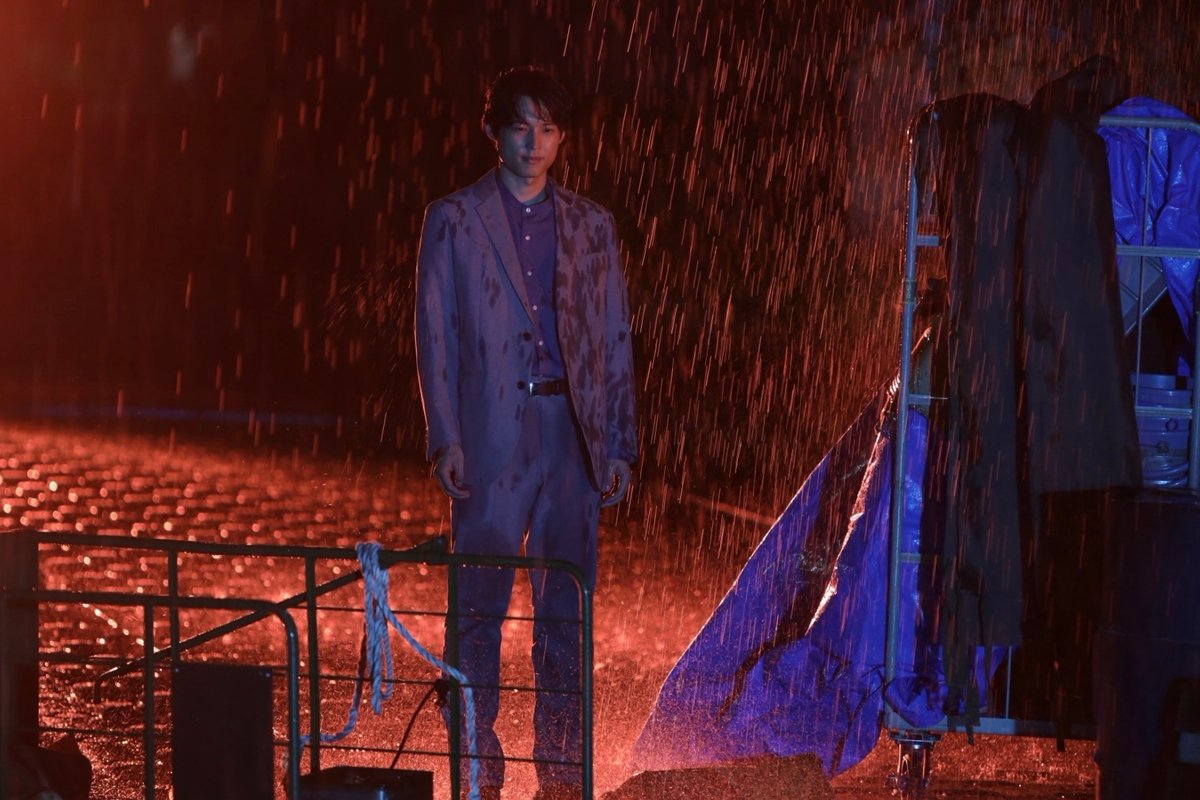 kokuhaku_ntv's tweet photo. あす放送、第8話より◾️𝐨𝐟𝐟 𝐬𝐡𝐨𝐭◾️
雨に濡れる…爽太（松村北斗）

このあと、爽太に最大の危機が!?
第1話冒頭の衝撃シーンの全容が
ついに明らかに！

▼TVerで1〜3話＋最新7話を配信中
https://t.co/Redj53mKLy

▼Huluほかでこれまでの全話配信中
https://t.co/zy3JfpuAzT

#土ドラ告白
次回【8話】𝟗月𝟓日(土)よる𝟗時