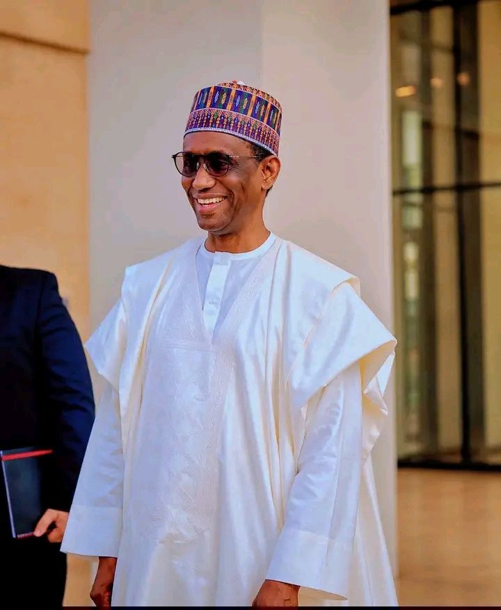 shitu_umar79775's tweet photo. NSA Malam @NuhuRibadu Jummah Mubarak 🤲🏽🕌

May Allah bless you, forgive your sins, accept your duas, grant you peace, and fill your life with endless barakah. May He make this Friday a source of mercy and goodness for you and your family. Ameen. 🤲🏽 @samir_ribadu https://t.co/u5MKLQdYo5