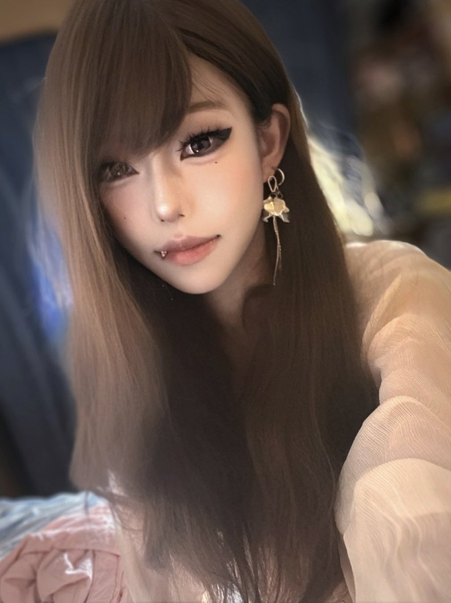 sleepppyvaoni's tweet photo. 我想打一个小蛇钉呀 https://t.co/ZNIg6Lq2Bz