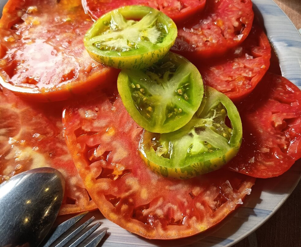 ClaireAlgehipk's tweet photo. Tomates rústicos de Almería, 100% naturales, sabor intenso, ideales para gazpacho o ensaladas. No te los pierdas! https://t.co/T6lJ4AC00m