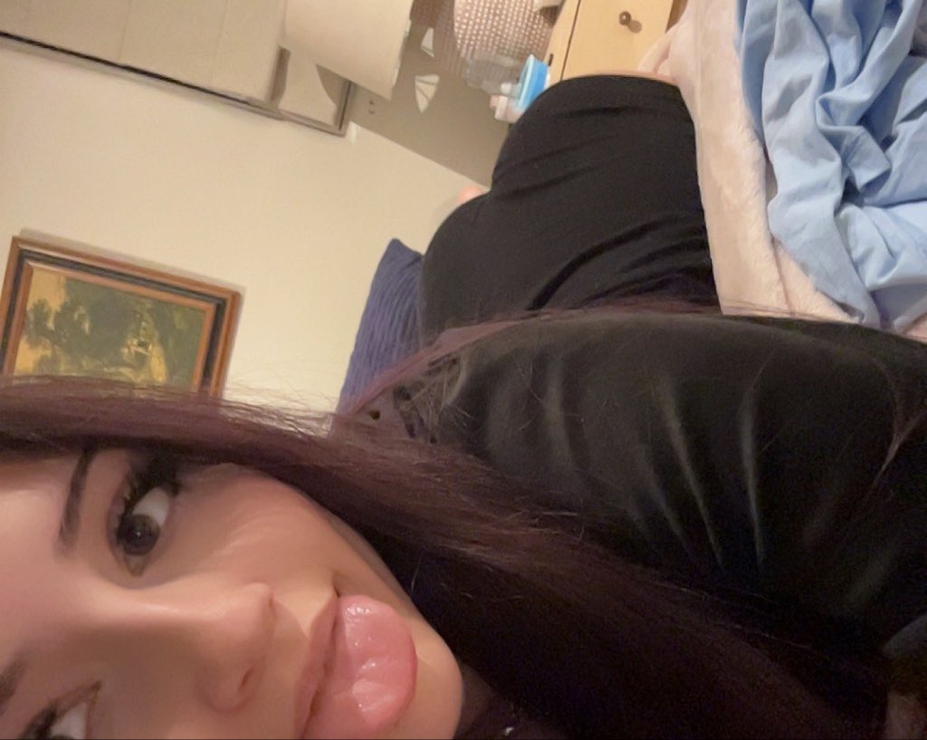 viooleyyt_suns's tweet photo. date idea we get drunk and i kiss every inch of your body https://t.co/Y5weTI9hyT