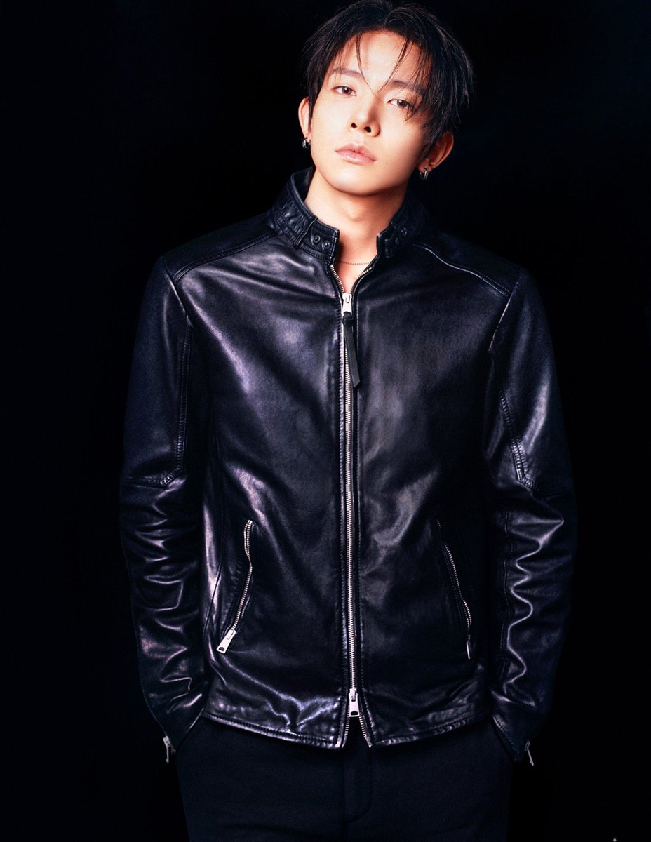 angevxn's tweet photo. heeseung in the weverse magazine tryna distract us from his childhood cancer lore he just dropped https://t.co/kq1aAU5zOa