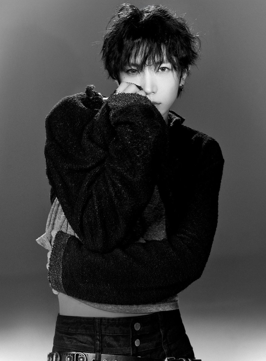 angevxn's tweet photo. heeseung in the weverse magazine tryna distract us from his childhood cancer lore he just dropped https://t.co/kq1aAU5zOa