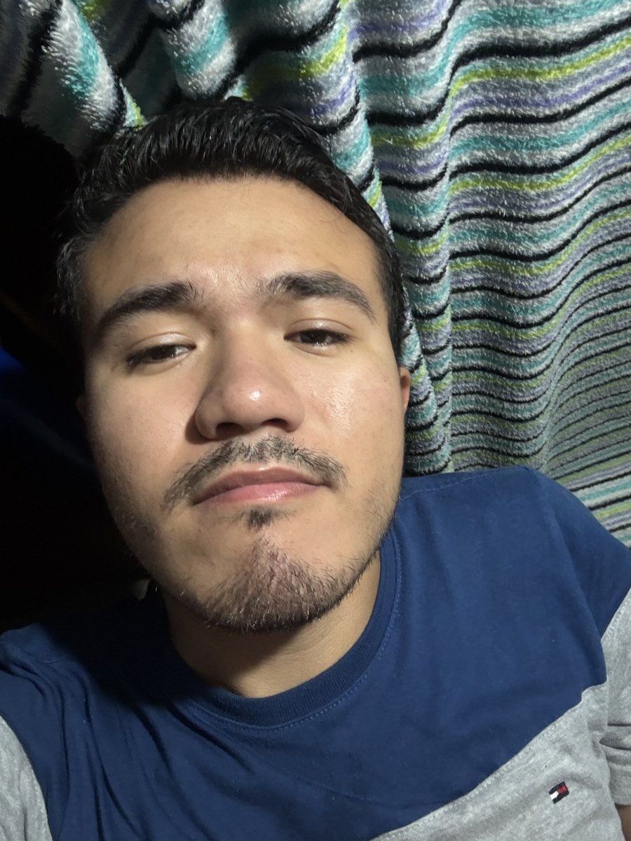 ResiEnInternet's tweet photo. Ya váyanse a mimir… si no salgo y me los echo a todos https://t.co/0s4KGmgmhN