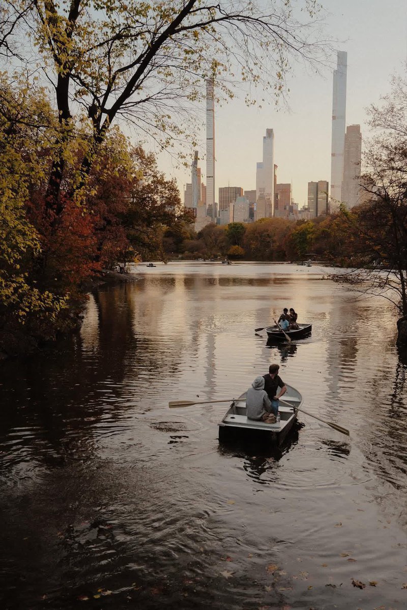 earthserenityy's tweet photo. Central Park New York in Autumn https://t.co/2G9OdtM4WV